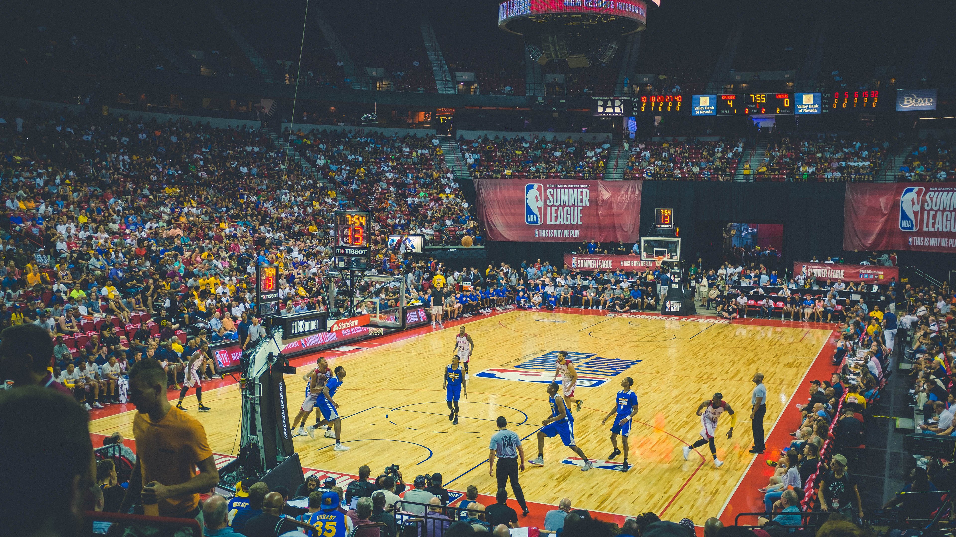 开云体育入口-独行侠狂胜森林狼，福克斯在F1年度争冠接管比赛，跨界竞技的胜利哲学  第2张